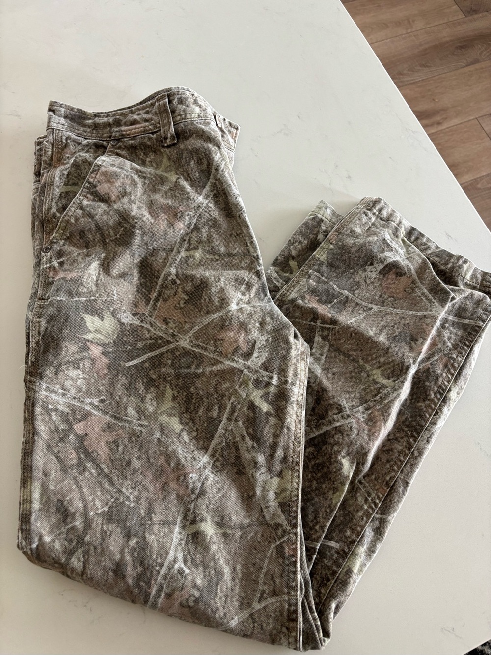 Aeropostale camo baggy carpenter pants